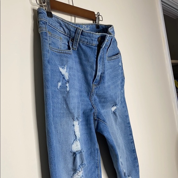 Universal Thread Distressed Jeans. NWOT - Picture 6 of 7
